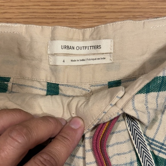 Urban Outfitters UO Patterned Pocket Shorts Size 4 - Picture 4 of 5